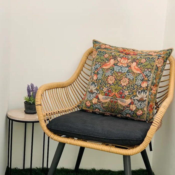 9684106e-7b31-4df8-bad5-da71cb668517 Large